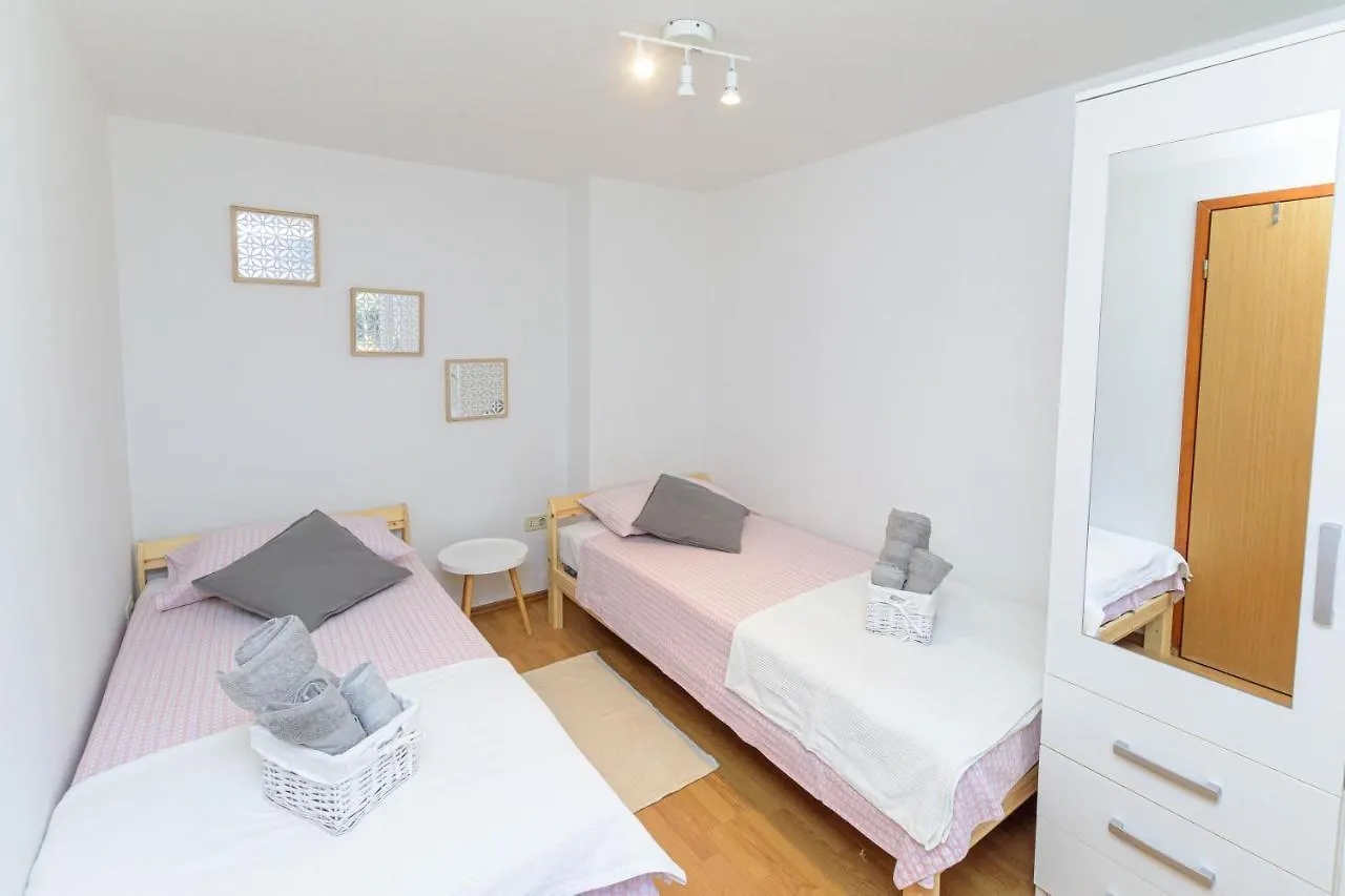 Apartment Dragonja Pula